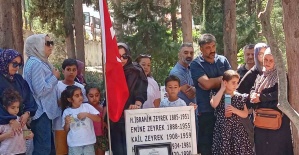 Babalar Günü’nde Ferdi Zeyrek’in mezarı ziyaretçi akınına uğradı
