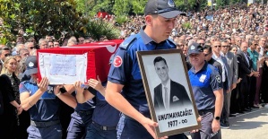 bBelediye önünde Başkan Zeyreke.../b