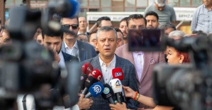 CHP Genel Başkanı Özel bayram namazını Manisa’da kıldı