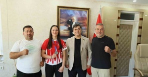 Dünya ikincisi Cemile Aykoç’a tebrik ve ödül