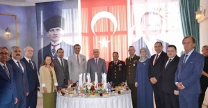 bManisada resmi bayramlaşma töreni.../b