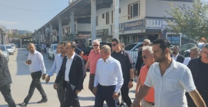 Ahmet Davutoğlu İzmir’de yangın mağduru esnafı ve şehit ailesini ziyaret etti