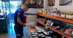 Turgutlu Zabıtasından marketlere sıkı denetim