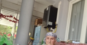 96 yaşında, azmiyle gençlere taş çıkartıyor