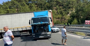 Arızalanan tır İzmir - Manisa yolunu kapattı