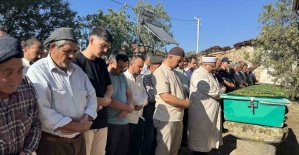 Hasar gören camiden malzemelerin üzerine düşmesi sonucu ölen adam toprağa verildi