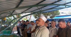 İzmir’de kazada hayatını kaybeden çift Manisa’da toprağa verildi