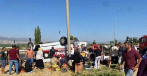 Manisa’da ambulans otomobille çarpıştı: 2’si ağır 7 yaralı