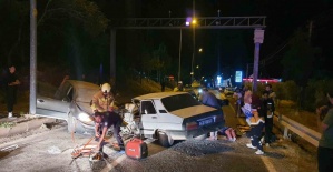 Manisa’da iki otomobil kafa kafaya çarpıştı: 7 yaralı