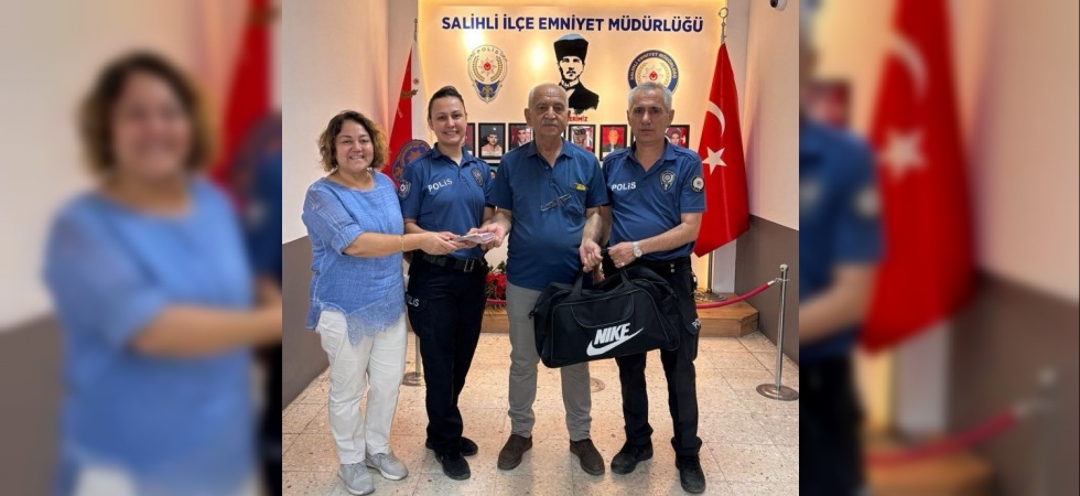 Manisa’da vatandaşın yolda bulduğu 20 bin lira sahibine teslim edildi