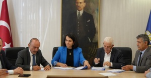 Manisalı Sağlıkçılar Tarihi TİS’i memnuniyetle karşıladı