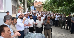 Salihli’nin tarihi mahallesinde eller yağmur için semaya açıldı