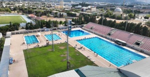 Serinlemek isteyen Manisalılar Atatürk Olimpik Havuzuna akın etti
