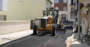 Yunusemre Belediyesinden 50. Yıl Mahallesi’nde asfalt çalışması