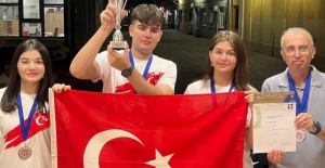 bAlaşehirli gençlerden dünya çapında.../b