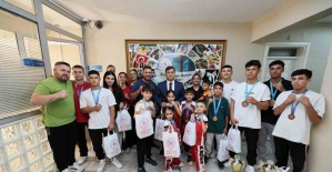 Başarılı kick boks sporcularını ödüllendirildi