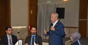 Bülent Arınç: "Türkiye ne gördüyse AK Parti sayesinde gördü"