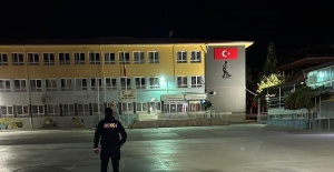 Gece bekçileri okulların güvenliği için görev başında