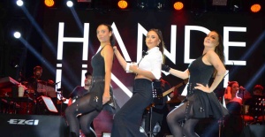 Hande Ünsal Selendi’de konser verdi