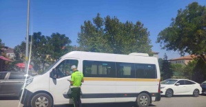 Manisa’da 2 okul servis aracı trafikten men edildi
