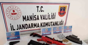 Manisa’da eğlence mekanlarından tabanca ve tüfek çıktı
