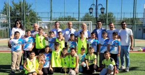 Minik sporculardan dostluk rüzgarı