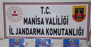 Şüpheli gençten tabanca ve mermi çıktı