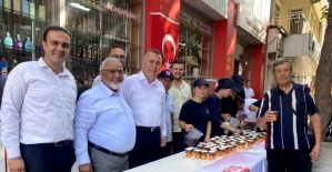 TARİŞ’ten Alaşehirlilere ücretsiz üzüm suyu ikramı