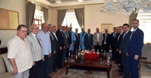 Vali Özkan esnafları ağırladı