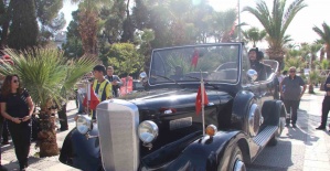 Atatürk’ün makam aracının aynısı Turgutlu’da ilgi odağı oldu