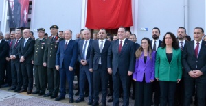 bCumhuriyetin kurucusu Gazi Mustafa.../b