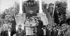 Demirci’de 97 yıl önceki cumhuriyet karesi yeniden canlandı