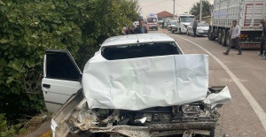 Gördes’te iki araç kafa kafaya çarpıştı: 4 yaralı