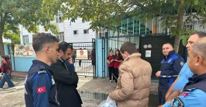 Manisa’da okul önlerinde seyyar satıcı denetimi