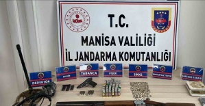 Manisa’da tarihi eser operasyonu: 289 obje, silahlar ve dedektör ele geçirildi