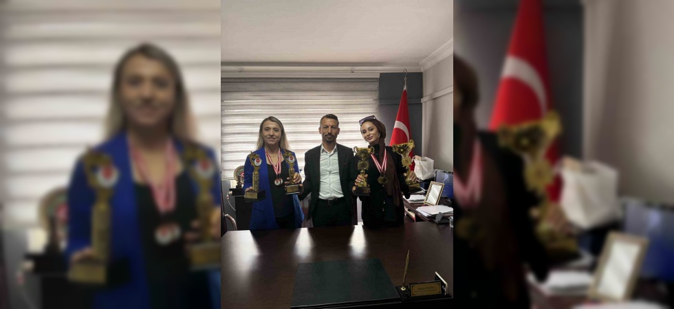 Manisalı kuaförler Antalya’dan 4 kupayla döndü