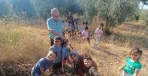 Minik öğrenciler fidan dikmeyi öğrendi