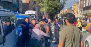 Pazar yerinde seyyar satıcı kadına zabıtadan orantısız müdahale