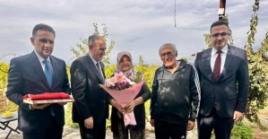 Vali Özkan ve beraberindekilerden şehit ailesine anlamlı ziyaret