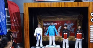 Alaşehirli karateciler Denizli’den madalyalarla döndü