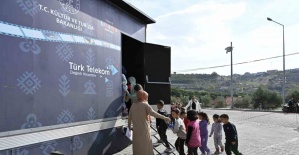 Demirci’de gezen sinema tırı çocuklara unutulmaz anlar yaşattı