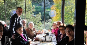 Eğitimci Başkan Emekli Öğretmenleri Konuk Etti