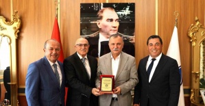 Hemşehri Derneklerinden Başkan Balaban’a anlamlı plaket