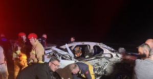 Kamyonete arkadan çarpan otomobil hurda yığınına döndü: 1 ölü, 2 yaralı