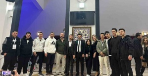 Manisalı kuaförler Uşak’tan 3 kupa ile döndü