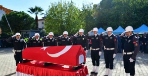 Şehit polis memuru görev yaptığı ilçeden uğurlandı
