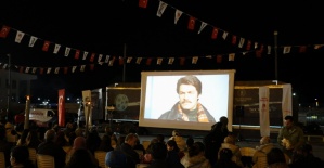 Yunusemre Belediyesinden vatandaşlara açık havada sinema keyfi