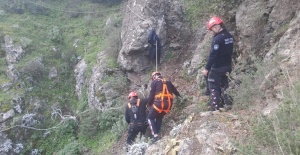 Dağda mahsur kalan vatandaş itfaiye ekiplerince kurtarıldı