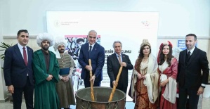 Kültür ve Turizm Bakanı Ersoy, Ankara’da Mesir Macunu kardı