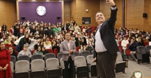 MANİSA BÜYÜKŞEHİR'DEN GENÇLERE DOST ELİ:6 BİN TL DESTEK 10 ARALIK'TA HESAPLARDA